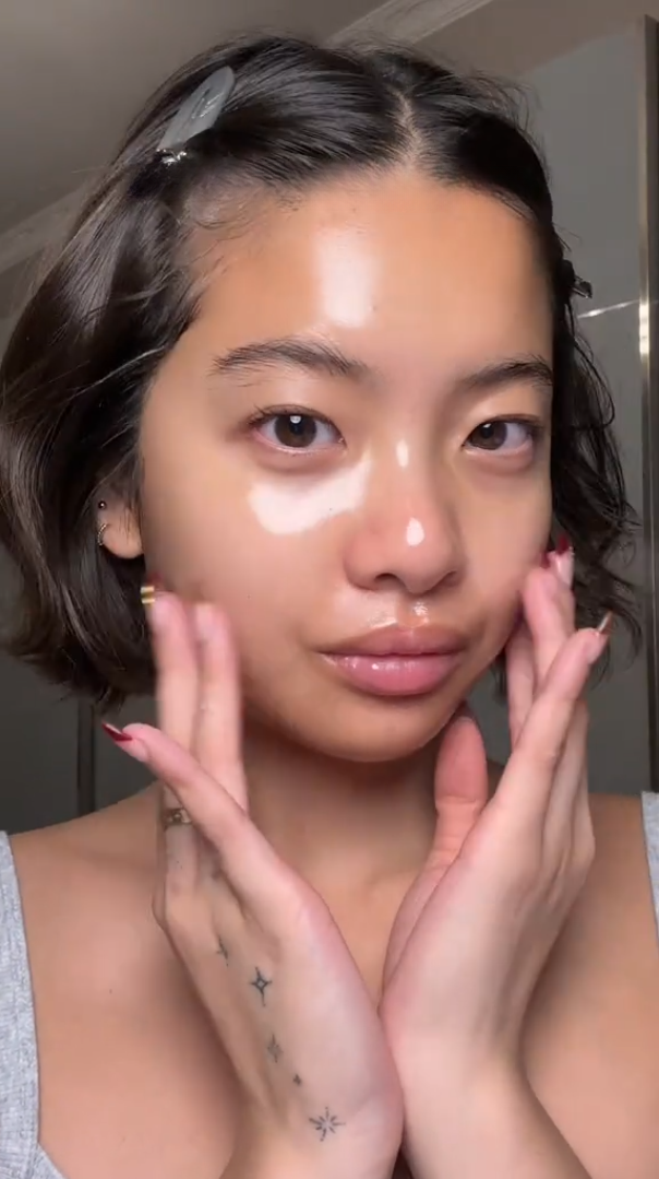 Eva, 34
